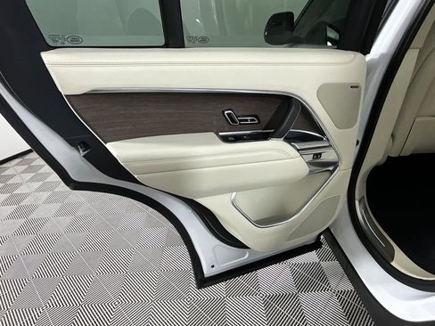 Certified 2023 Land Rover Range Rover SE image 26