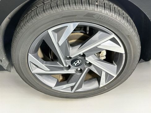 Used 2025 Hyundai Elantra SEL FWD image 11