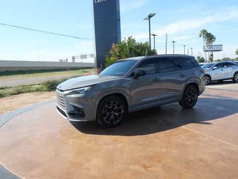 Used 2025 Lexus TX 500h AWD image 5