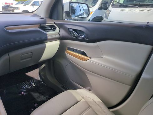 Used 2017 GMC Acadia Denali w/ Technology Package FWD image 19