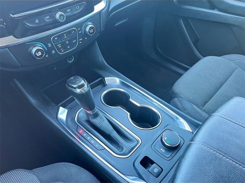 Used 2018 Chevrolet Traverse LT image 16