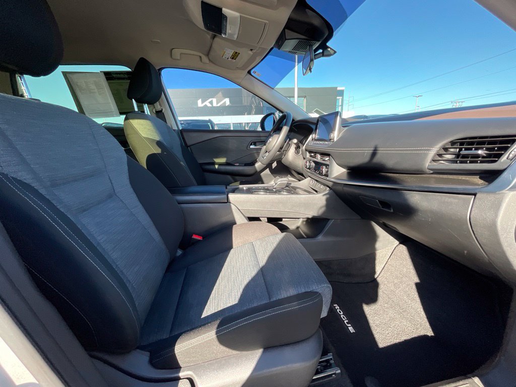 Used 2023 Nissan Rogue SV FWD image 28