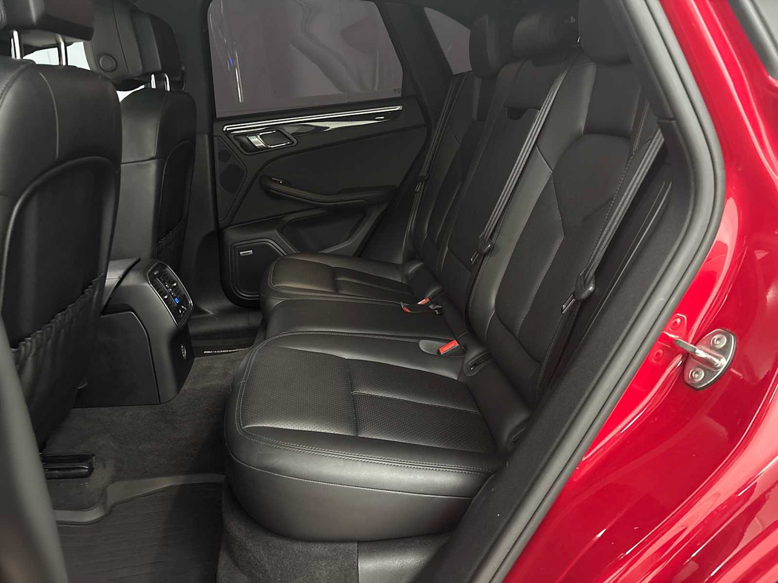 Used 2018 Porsche Macan S AWD/4WD image 25
