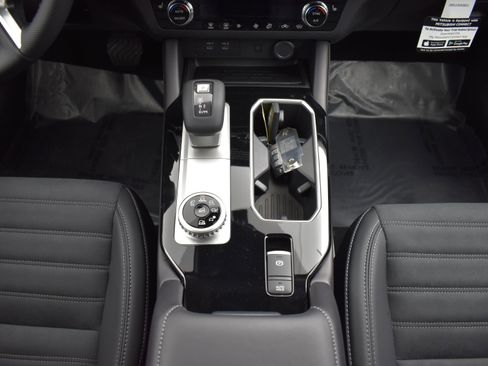 New 2025 Mitsubishi Outlander SE image 15