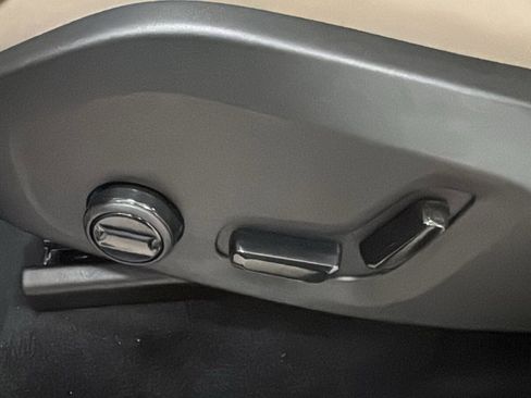 New 2026 Volvo XC90 T8 Plus w/ Protection Package Premier image 24