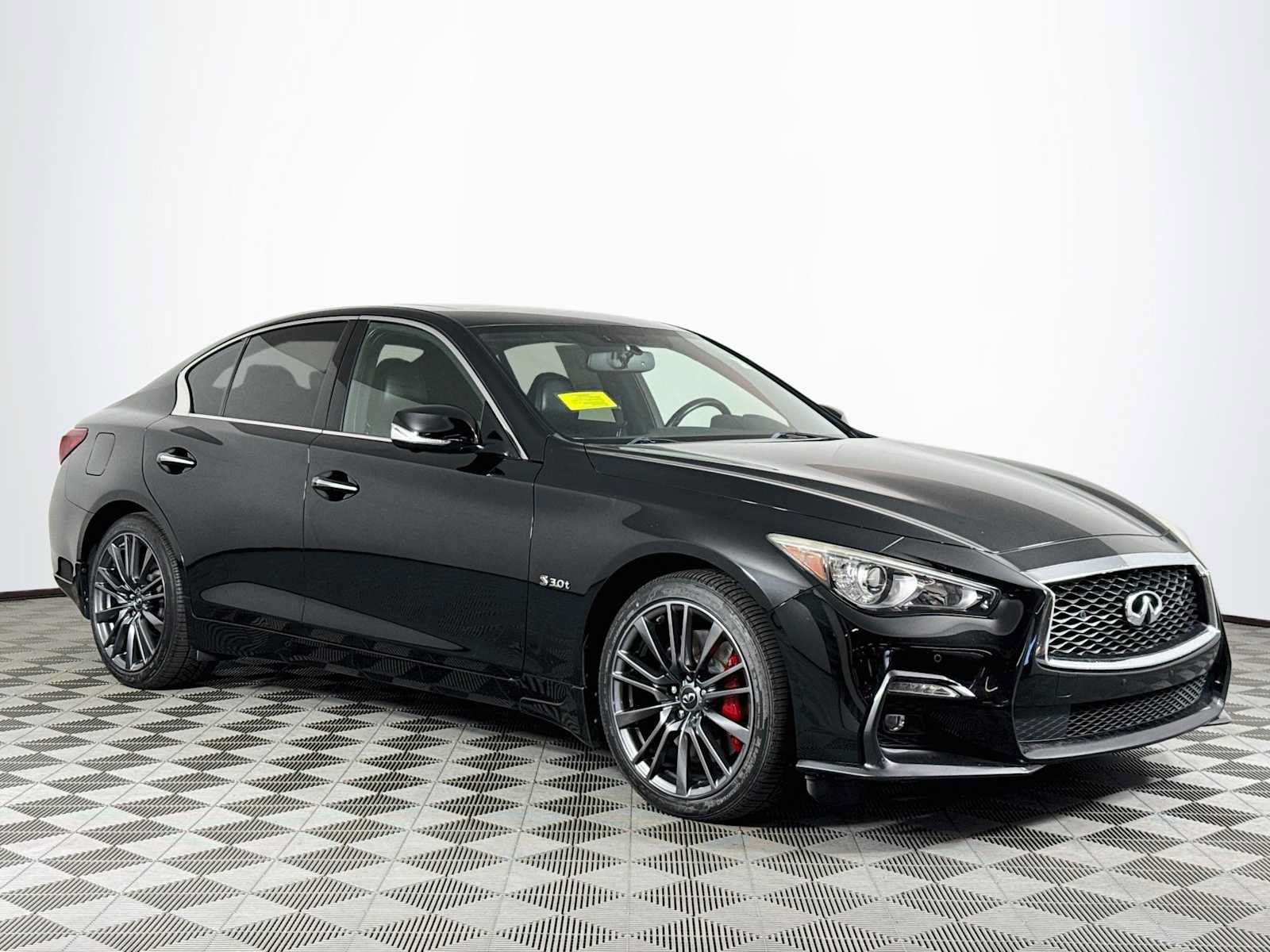 Used 2018 INFINITI Q50 Red Sport 400 w/ Sensory Package (Sport) AWD/4WD image 3
