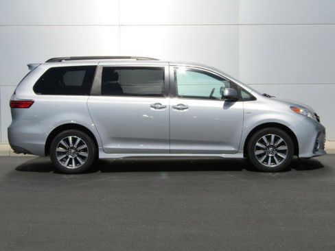 Used 2020 Toyota Sienna XLE image 5