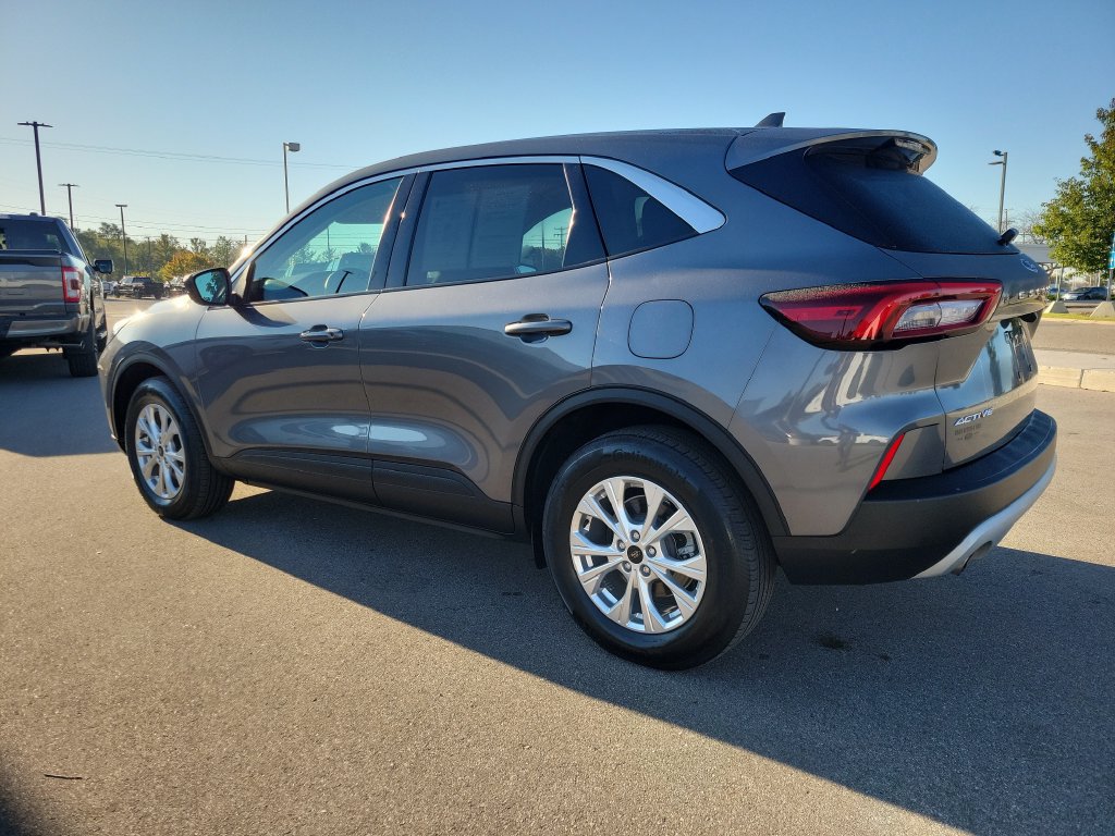 Used 2023 Ford Escape Active AWD/4WD image 3