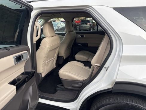 Used 2022 Ford Explorer Platinum w/ Technology Package image 22