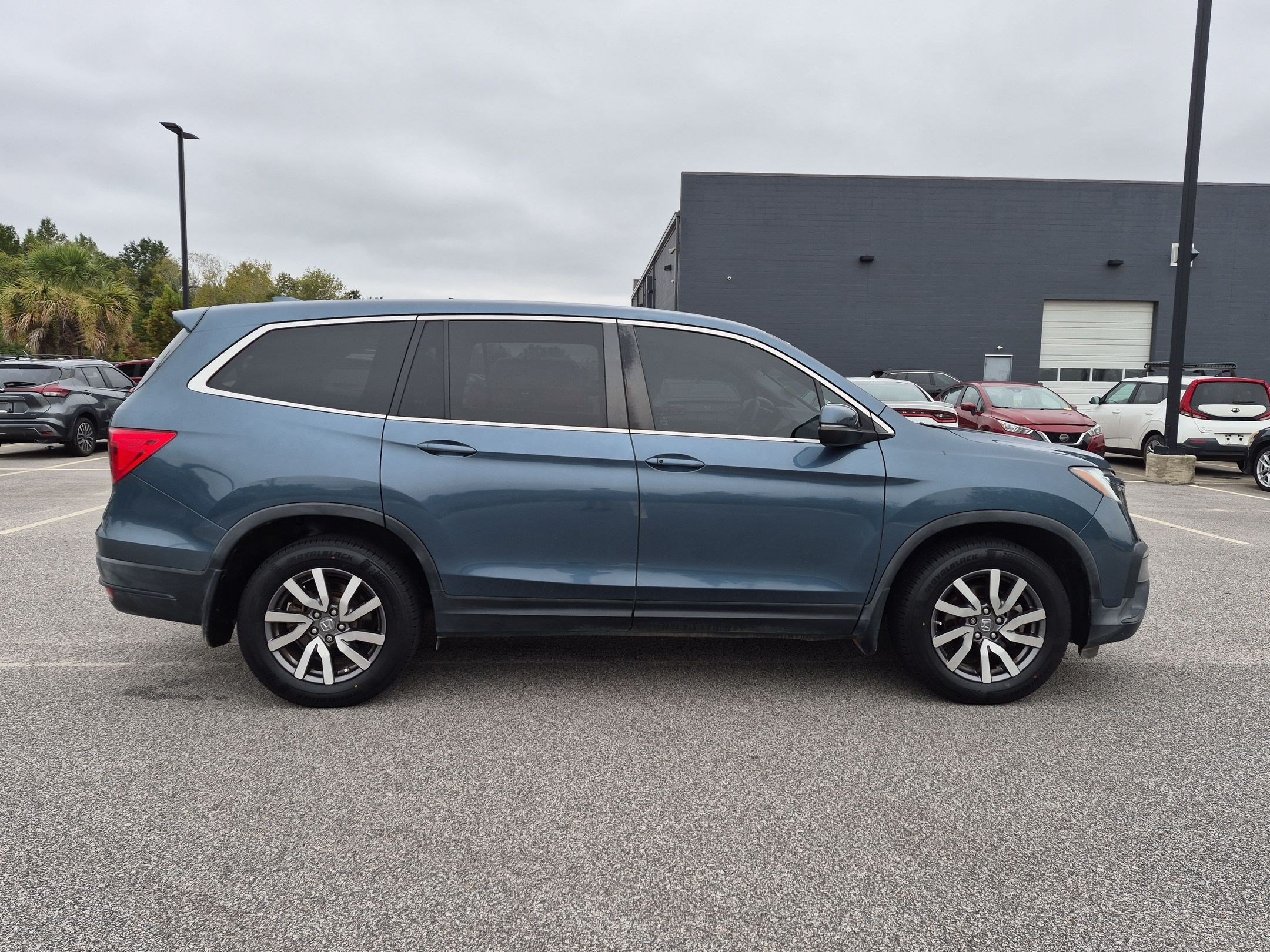 Used 2021 Honda Pilot EX image 2