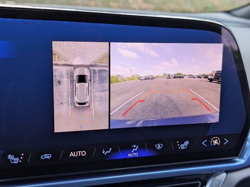 Used 2024 Chevrolet Equinox EV LT image 28