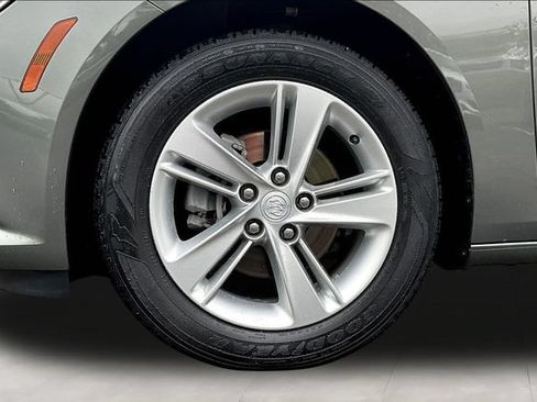 Used 2018 Buick Regal Preferred FWD image 31
