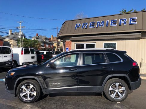 Used 2019 Jeep Cherokee Limited w/ Trailer Tow Group AWD/4WD image 2