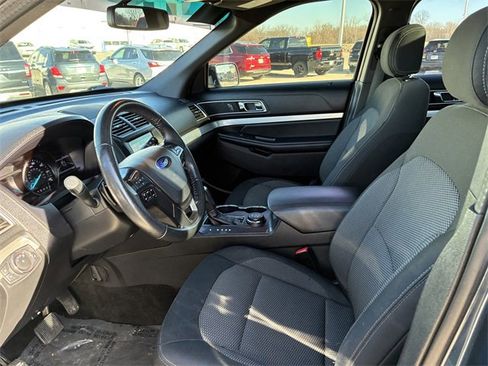 Used 2017 Ford Explorer XLT image 11