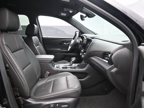 Used 2023 Chevrolet Traverse RS image 32
