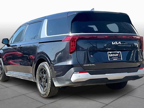 Used 2025 Kia Carnival image 10