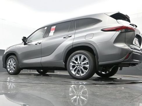 Used 2026 Toyota Highlander Limited image 26