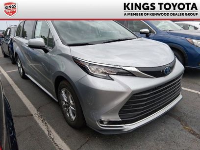 Used 2022 Toyota Sienna XLE