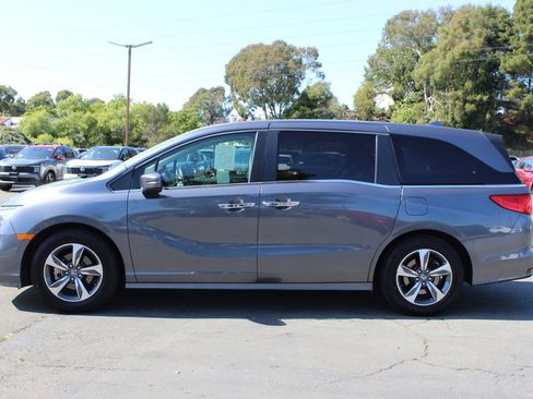 Used 2018 Honda Odyssey Touring image 2