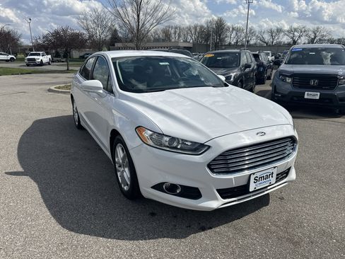 Used 2014 Ford Fusion SE w/ Equipment Group 202A image 2