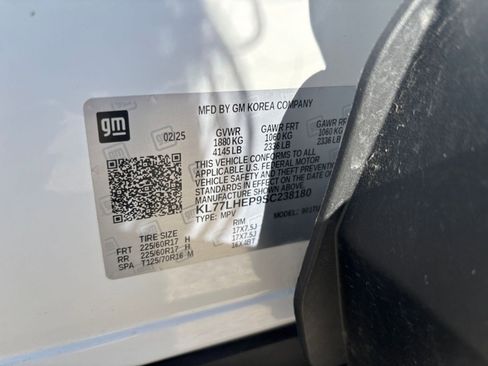 Used 2025 Chevrolet Trax LT w/ LT Convenience Package image 28