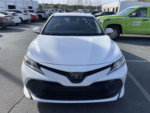Used 2018 Toyota Camry LE image 3