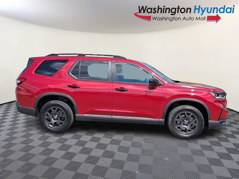 Used 2023 Honda Pilot TrailSport image 7