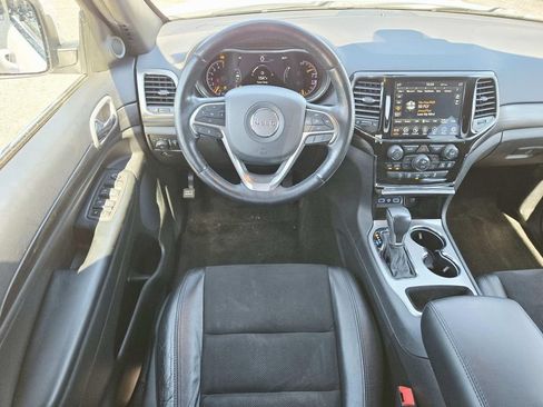 Certified 2022 Jeep Grand Cherokee Laredo X AWD/4WD image 10