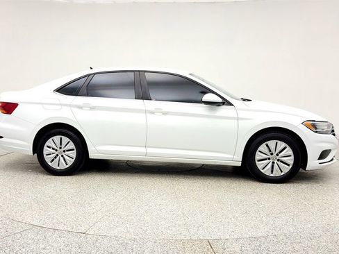 Used 2019 Volkswagen Jetta SE image 4