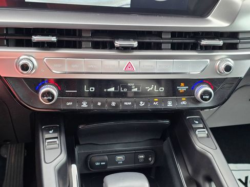 Used 2025 Kia Telluride S AWD/4WD image 18