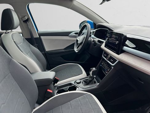 New 2025 Volkswagen Taos SE image 15