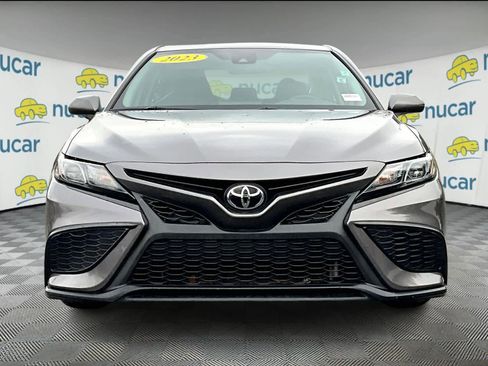 Used 2023 Toyota Camry SE image 2