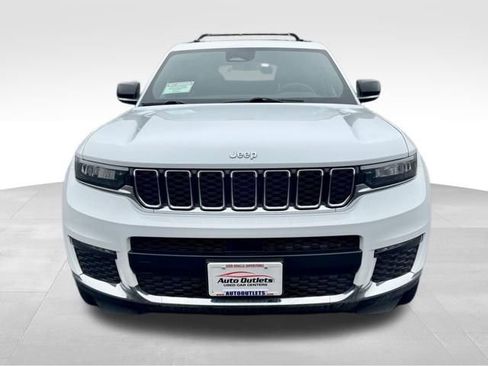 Used 2024 Jeep Grand Cherokee L Limited AWD/4WD image 2