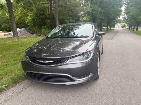 Used 2015 Chrysler 200 Limited w/ Convenience Group FWD image 3