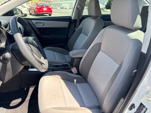 Used 2019 Toyota Corolla LE w/ Carpet Mat Package (TMS) FWD image 9