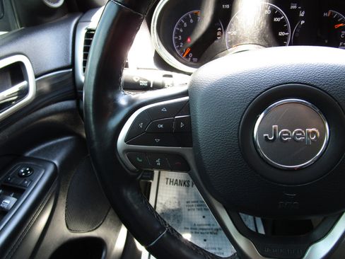 Used 2020 Jeep Grand Cherokee Altitude image 13