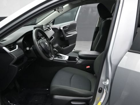 Used 2022 Toyota RAV4 LE FWD image 16