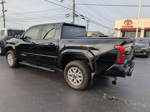 Used 2025 Toyota Tacoma SR5 AWD/4WD image 3