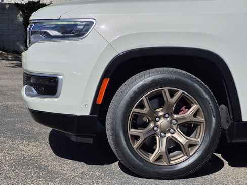 Used 2022 Jeep Wagoneer Series II AWD/4WD image 18