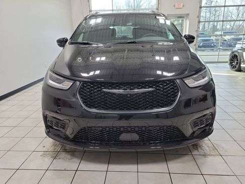 New 2026 Chrysler Pacifica Select w/ S Appearance Package AWD/4WD image 3