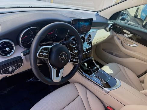 Used 2022 Mercedes-Benz GLC 300 w/ Premium Package Lite image 7