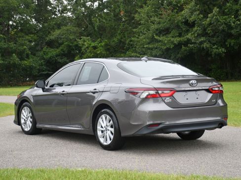 Used 2023 Toyota Camry LE image 3
