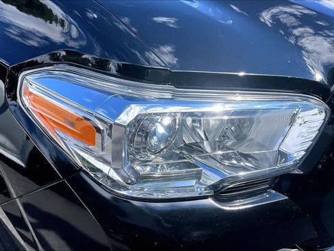 Certified 2023 Toyota Tacoma SR AWD/4WD image 25