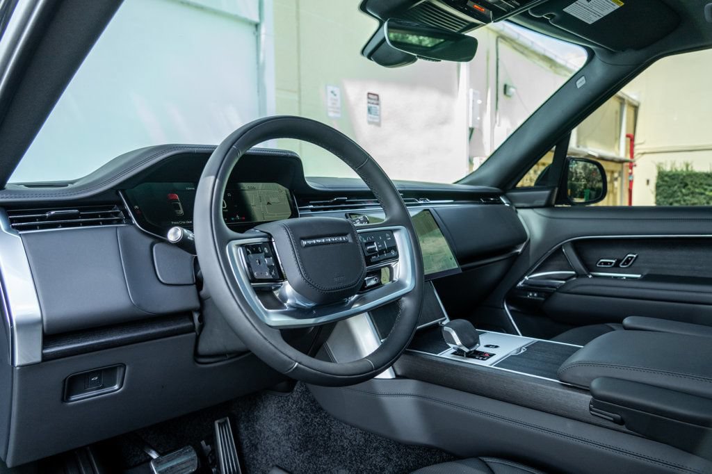 Used 2026 Land Rover Range Rover SE AWD/4WD image 15