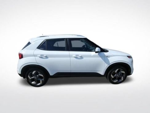 Used 2023 Hyundai Venue SEL FWD image 11