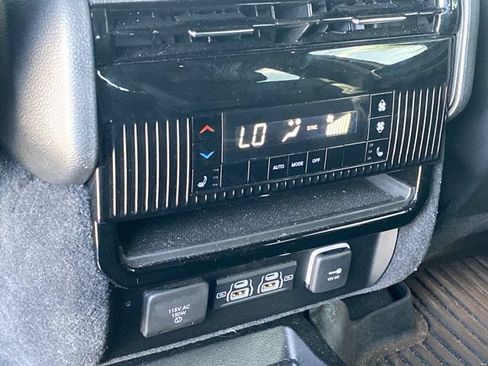 Used 2023 Jeep Wagoneer Series III w/ Premium Group I AWD/4WD image 16