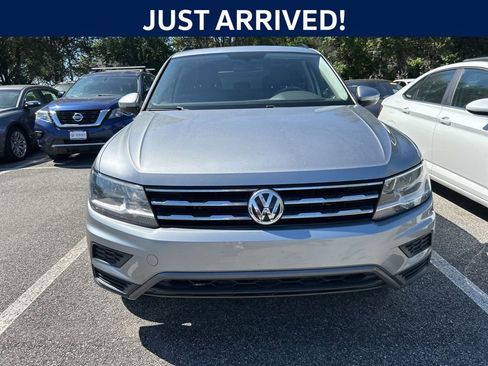 Used 2020 Volkswagen Tiguan SE w/ Panoramic Sunroof Package image 6