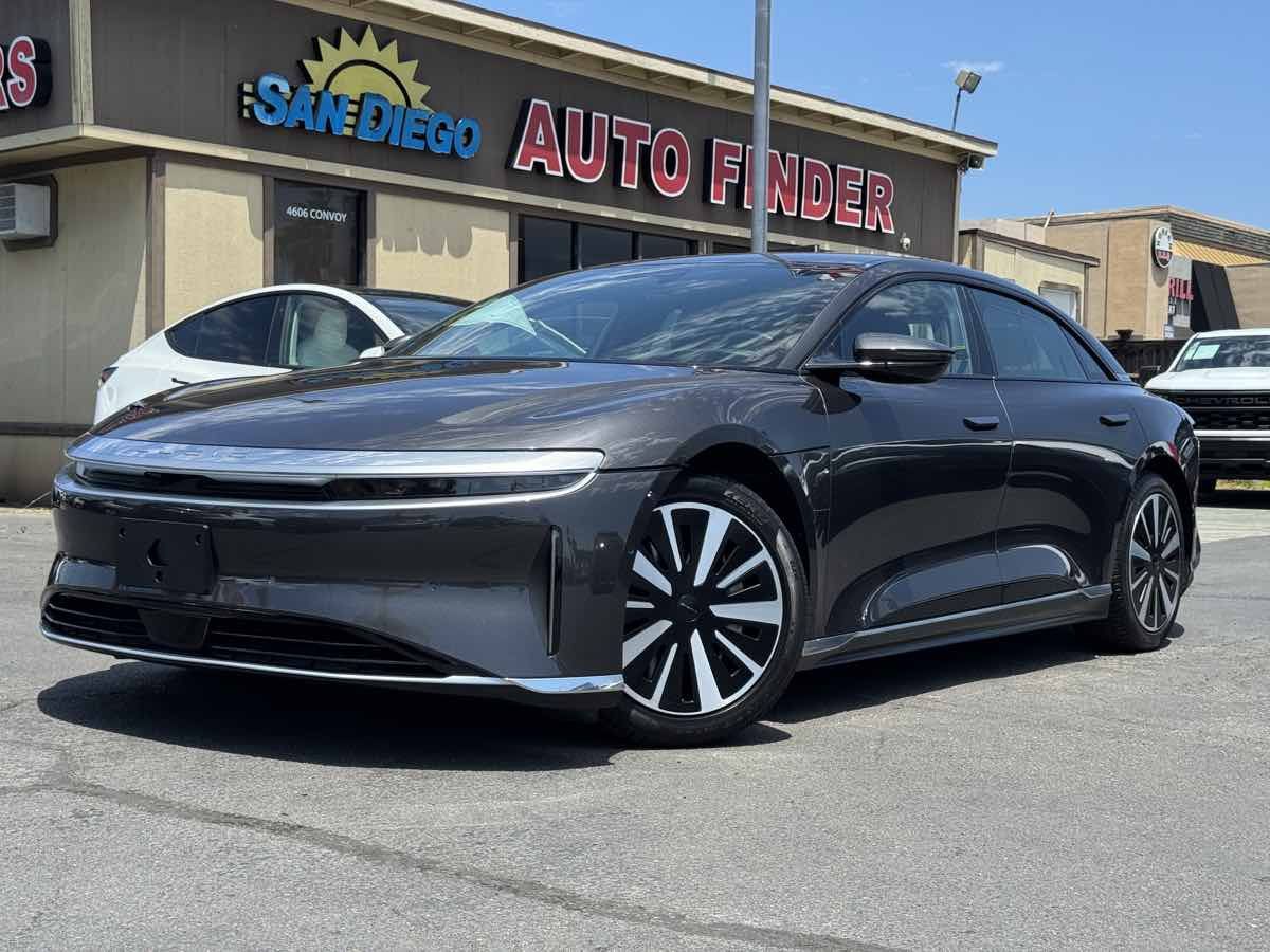 Used 2024 Lucid Air Pure RWD image 2
