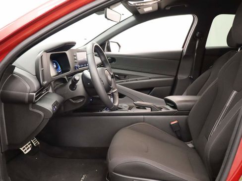 Used 2025 Hyundai Elantra Sport image 15