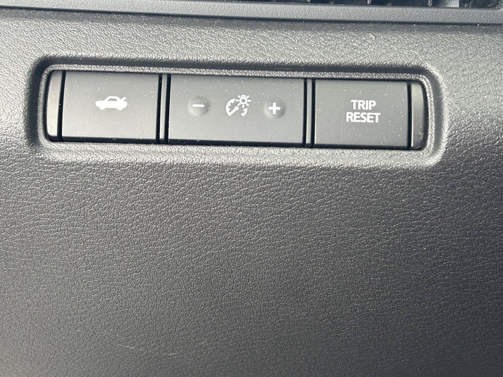 Used 2025 Nissan Altima 2.5 SV FWD image 21